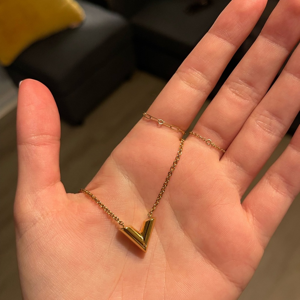 Louis Vuitton Essential V Necklace